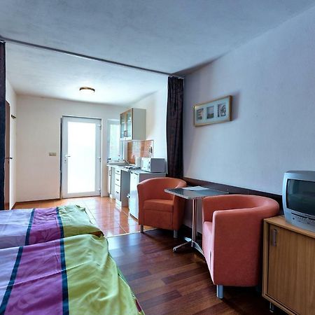 Готель Apartmanovy Dom Red Подгайська Екстер'єр фото