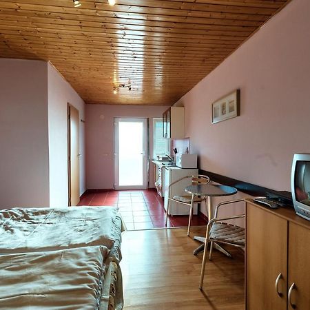 Готель Apartmanovy Dom Red Подгайська Екстер'єр фото