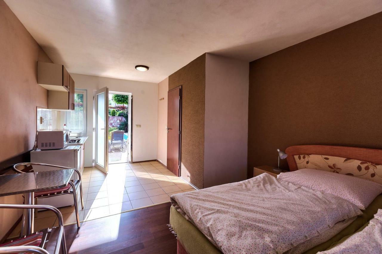 Готель Apartmanovy Dom Red Подгайська Екстер'єр фото