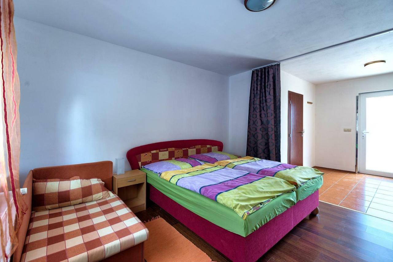 Готель Apartmanovy Dom Red Подгайська Екстер'єр фото