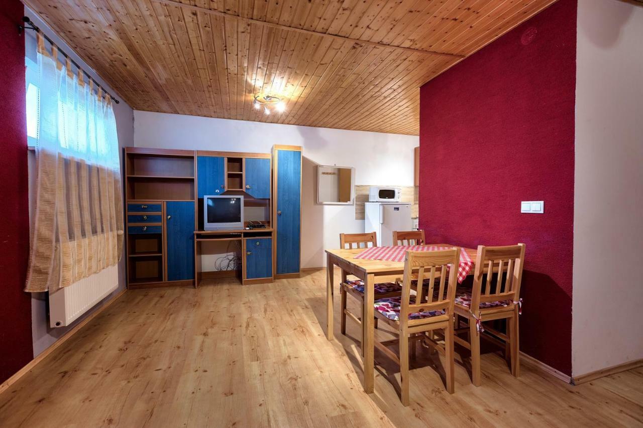 Готель Apartmanovy Dom Red Подгайська Екстер'єр фото