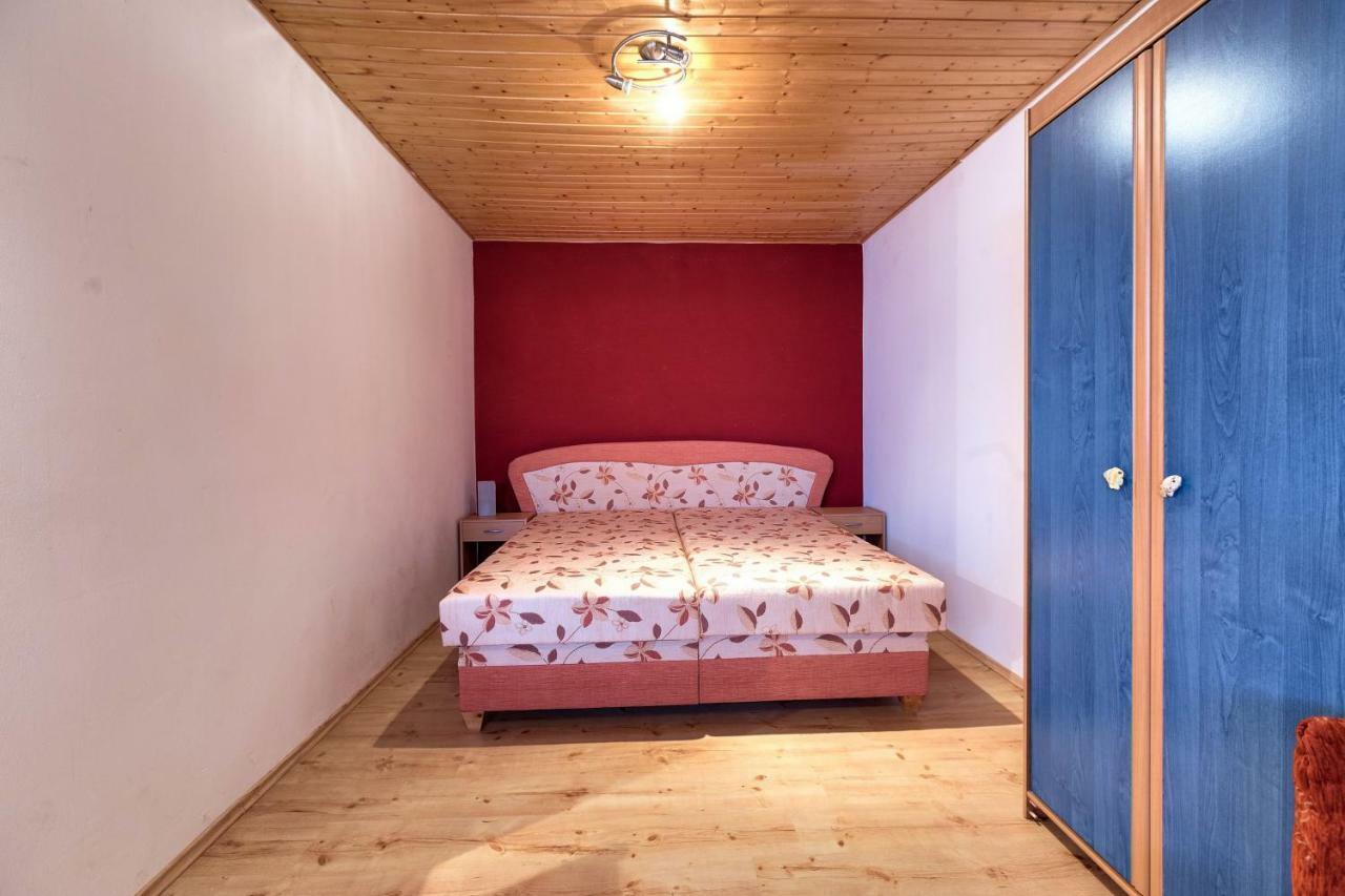 Готель Apartmanovy Dom Red Подгайська Екстер'єр фото