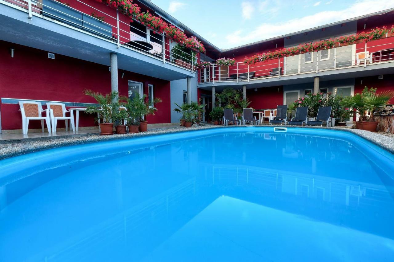 Готель Apartmanovy Dom Red Подгайська Екстер'єр фото