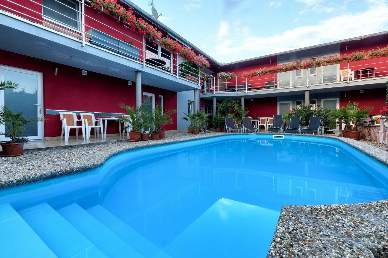 Готель Apartmanovy Dom Red Подгайська Екстер'єр фото