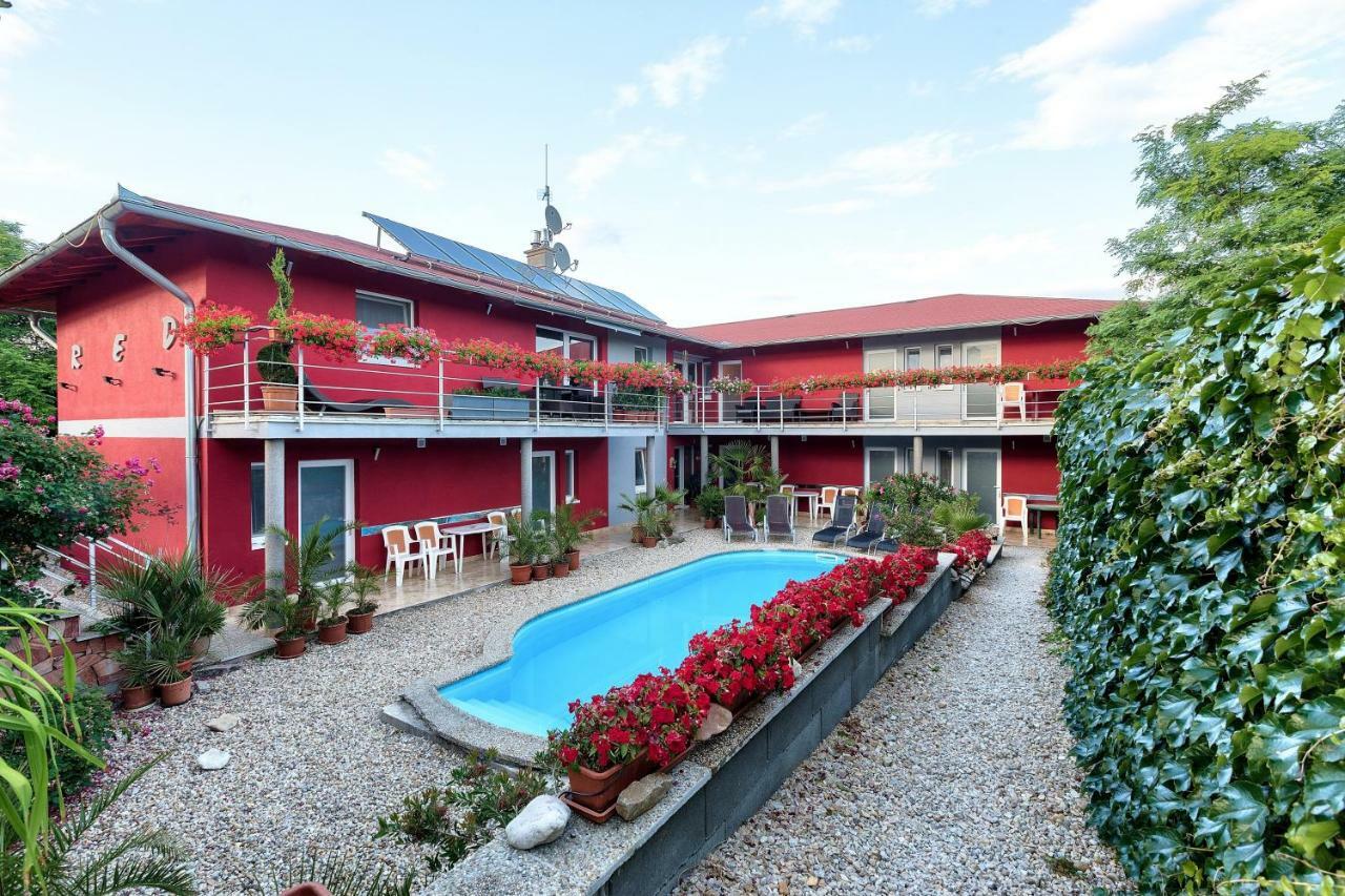 Готель Apartmanovy Dom Red Подгайська Екстер'єр фото