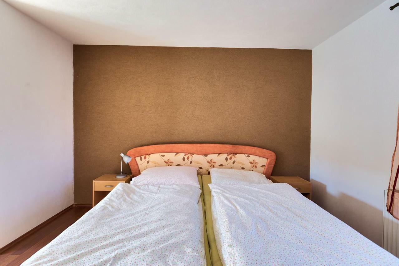 Готель Apartmanovy Dom Red Подгайська Екстер'єр фото