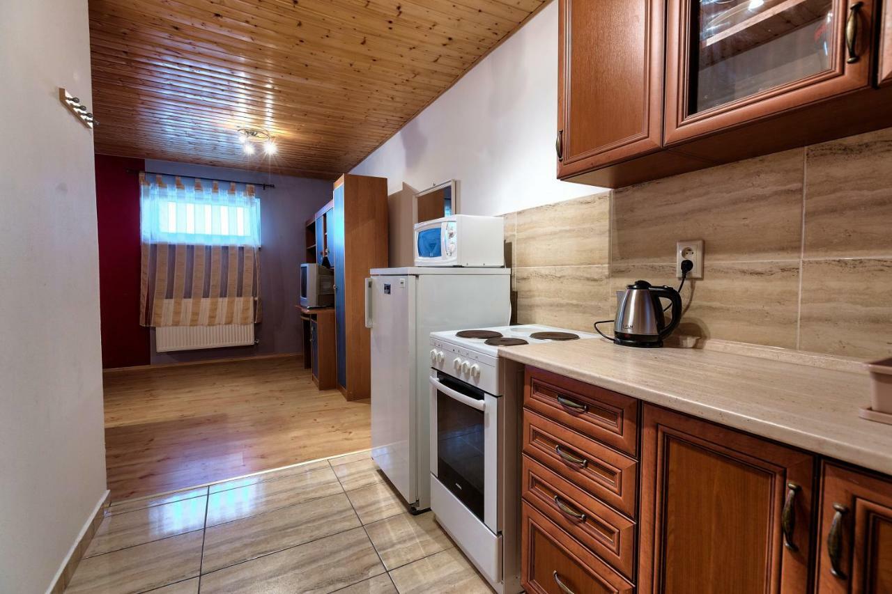 Готель Apartmanovy Dom Red Подгайська Екстер'єр фото