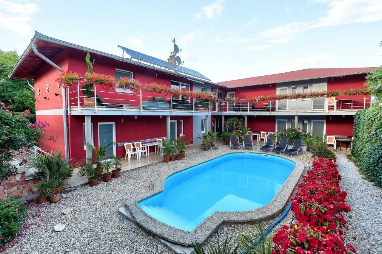 Готель Apartmanovy Dom Red Подгайська Екстер'єр фото