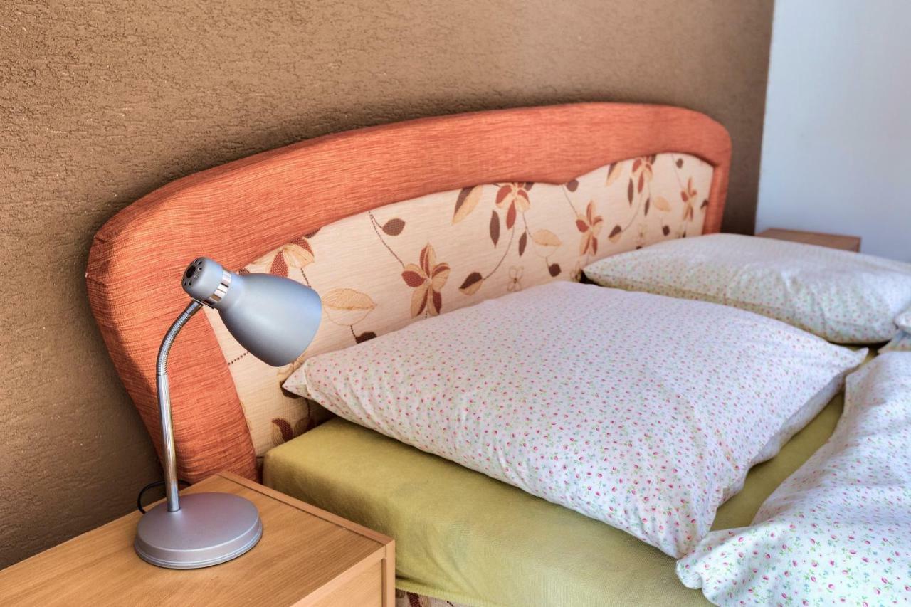 Готель Apartmanovy Dom Red Подгайська Екстер'єр фото