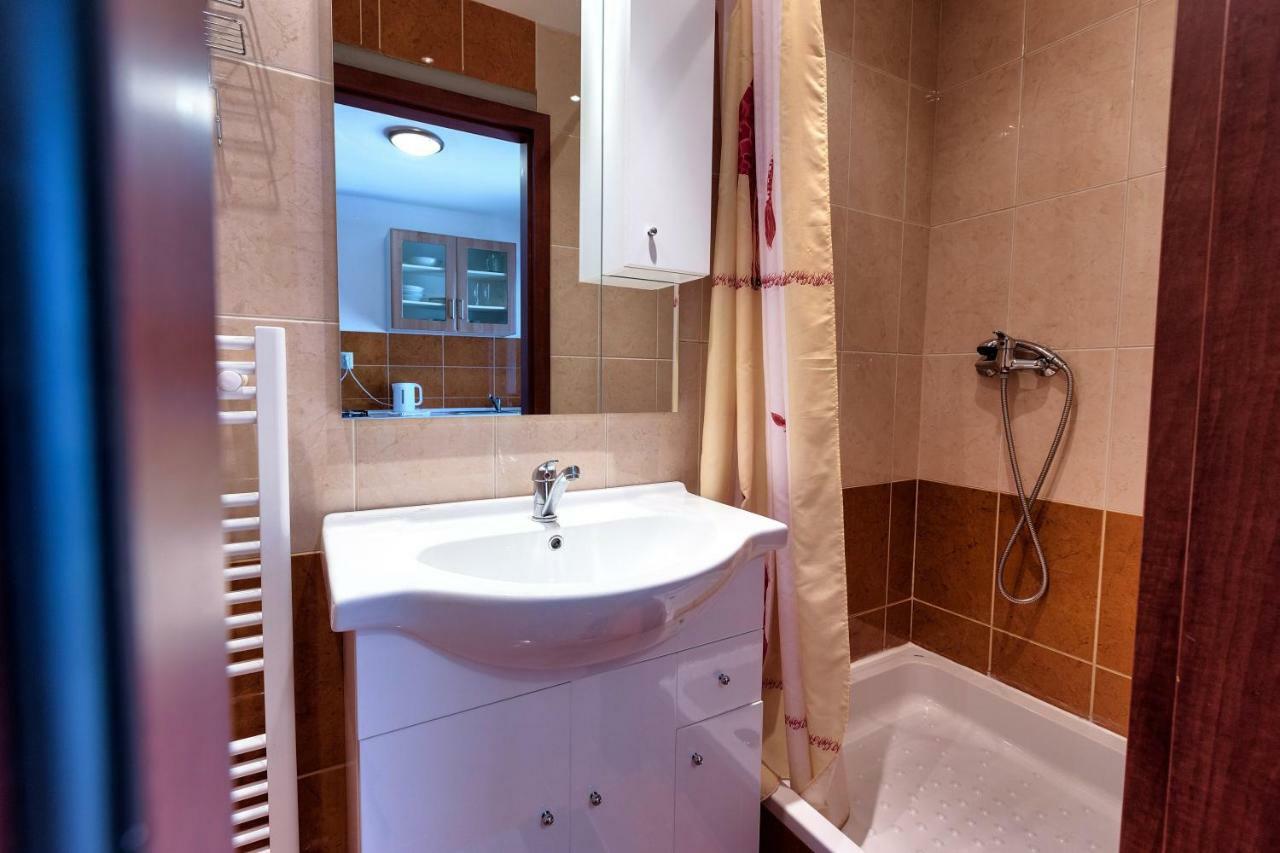 Готель Apartmanovy Dom Red Подгайська Екстер'єр фото