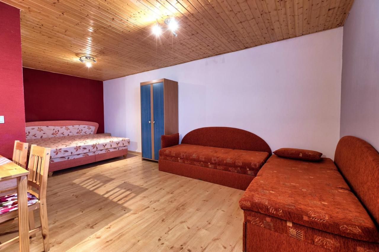 Готель Apartmanovy Dom Red Подгайська Екстер'єр фото