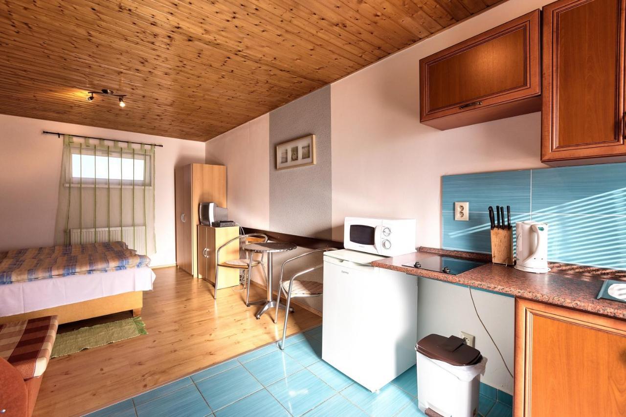 Готель Apartmanovy Dom Red Подгайська Екстер'єр фото